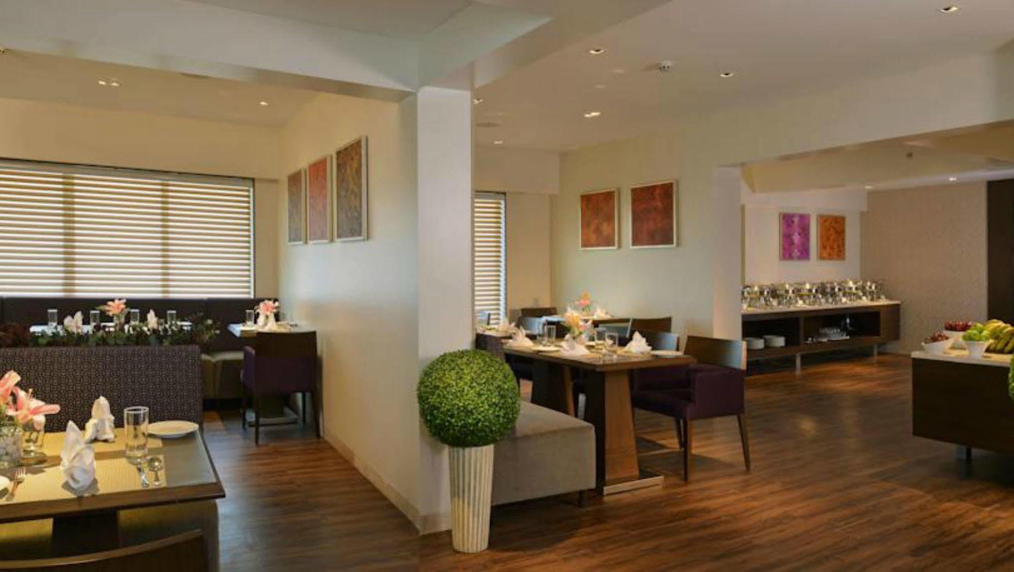 Residency Sarovar Portico Mumbai  Buitenkant foto